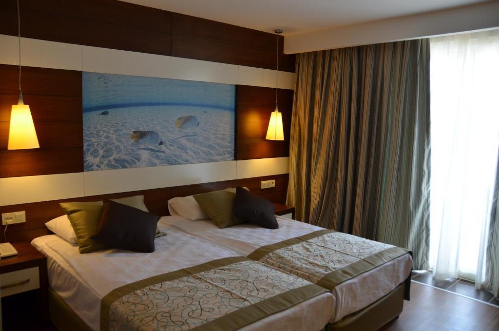 Holiday City Hotel (Adults Only) Side Exteriör bild