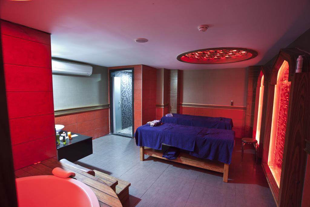 Holiday City Hotel (Adults Only) Side Exteriör bild